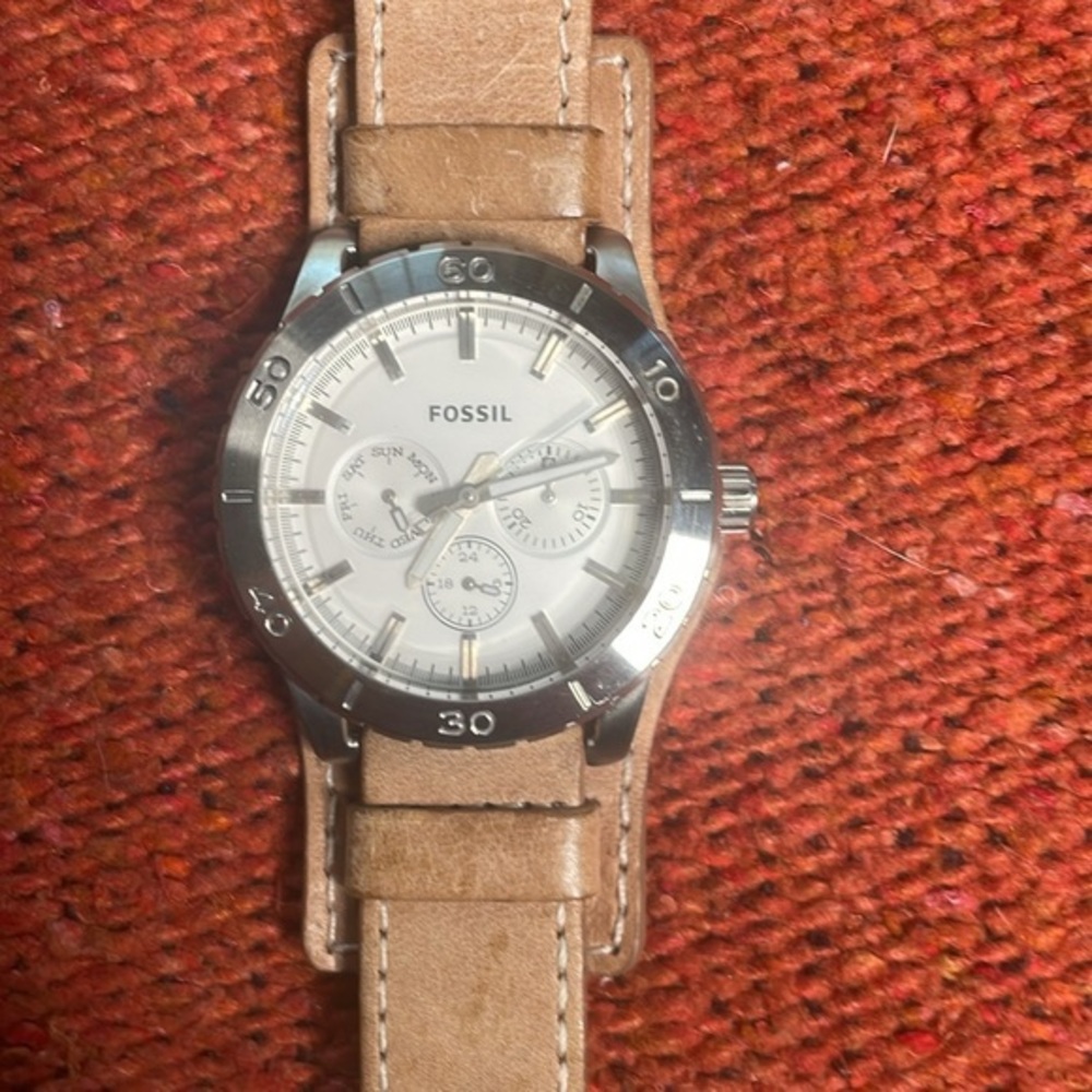Fossil Brand Tan Leather Womens Wrist Watch‎ Need Battery DES1016